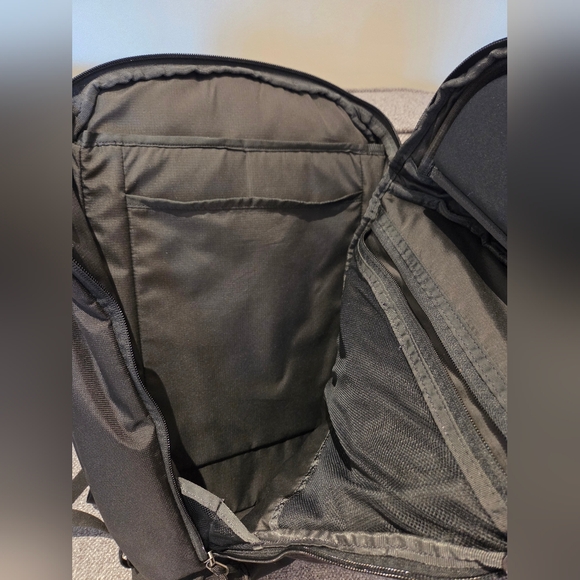 Thule Accent Black Backpack - Picture 9 of 9